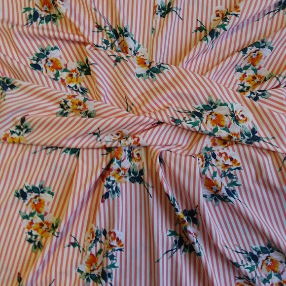 Kayla's Armoire printed blouse - Picture 3 of 7